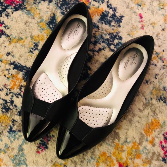 Pointed Cap Toe Dexflex Flats 7.5 - Picture 2 of 5